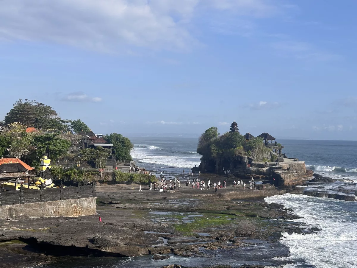 Der Weg zum Tempel Tanah Lot kurz vor der Flut