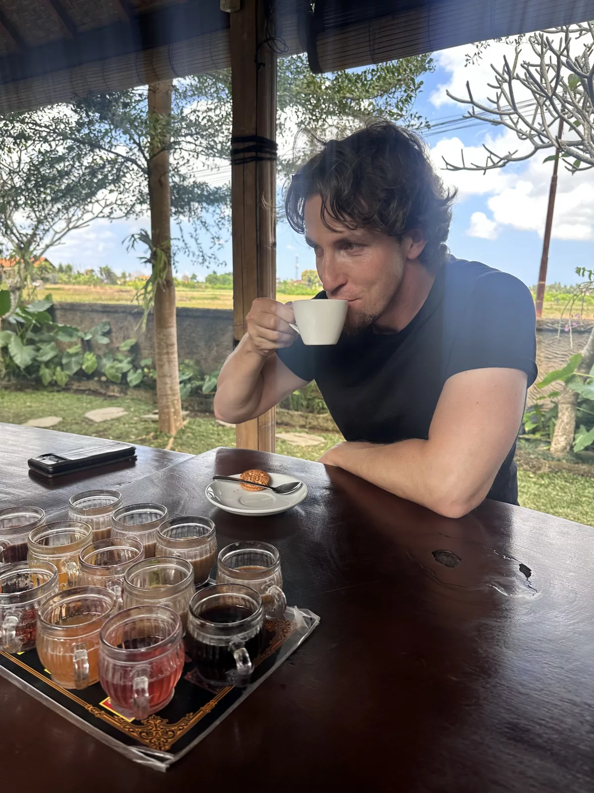 Oli probiert Luwak Kaffee auf Bali