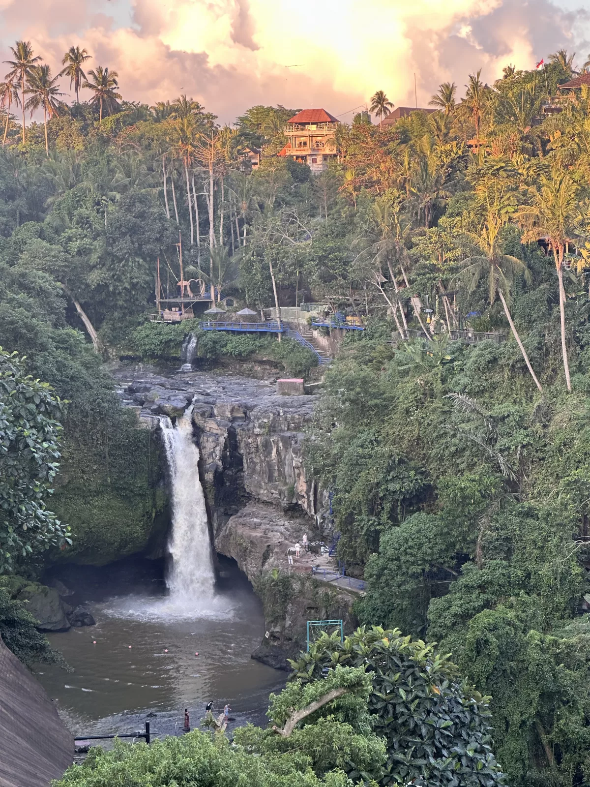 Blick auf den Tegenungan Wasserfall