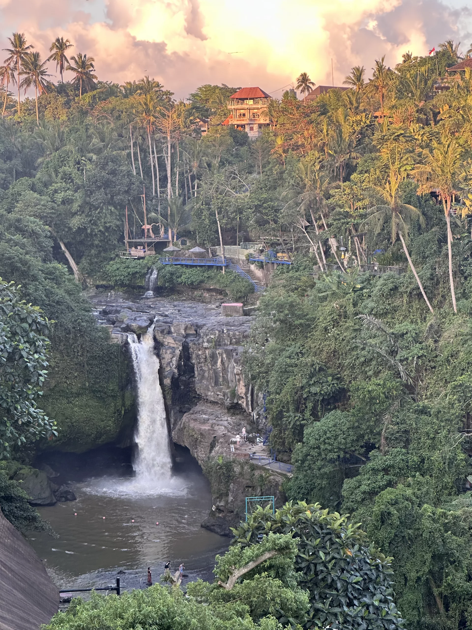 Blick auf den Tegenungan Wasserfall