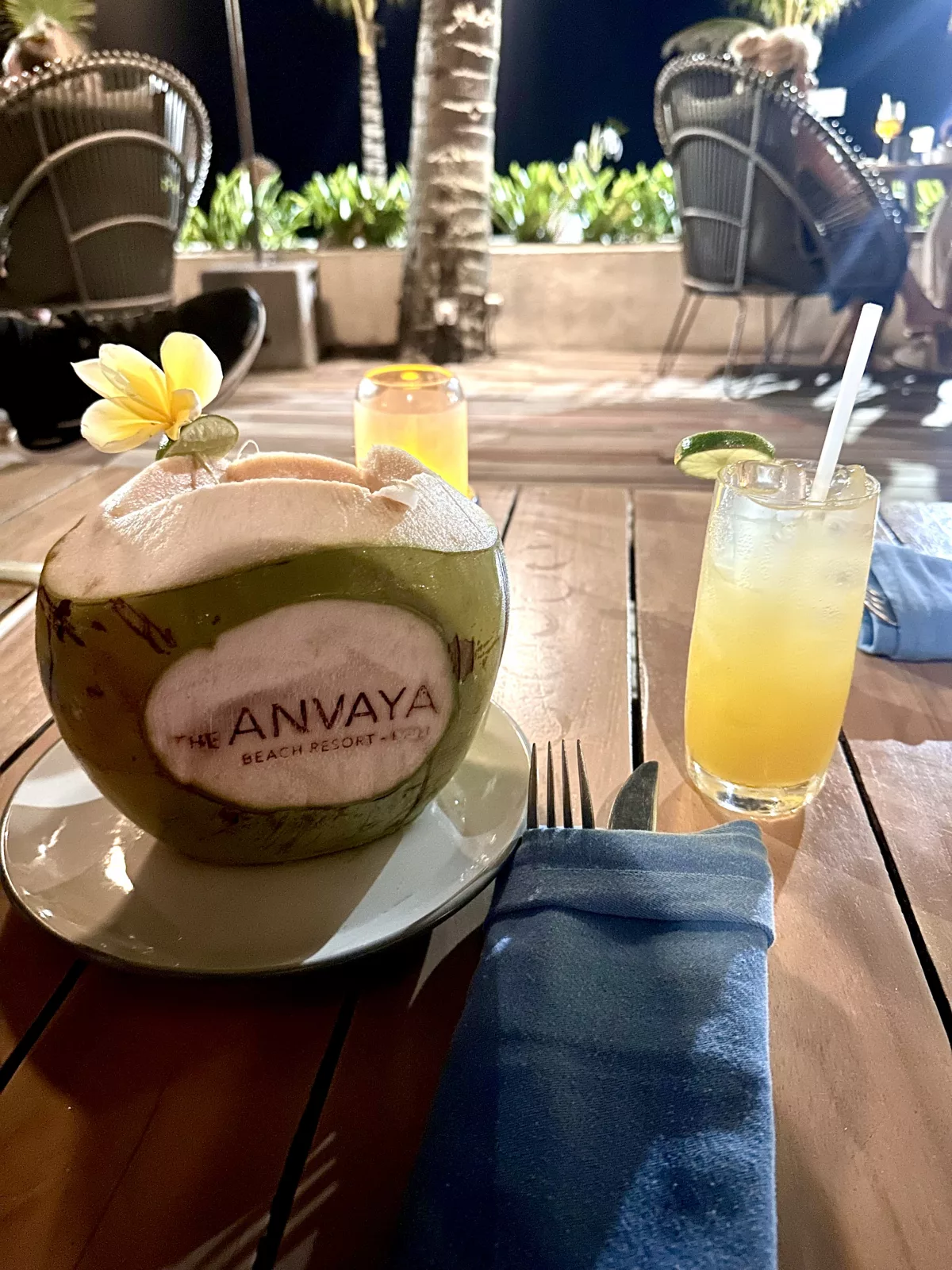 Cocktails im Restaurant des ANVAYA Hotels Bali