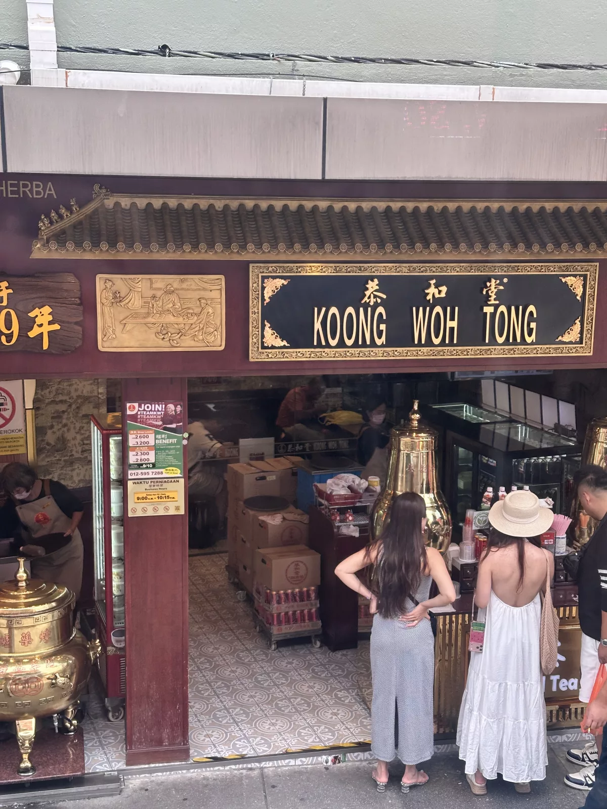 Eines der vielen kleinen Geschäfte von Chinatown Eines der traditionellen Geschäfte in chinatown (Kuala Lumpur)