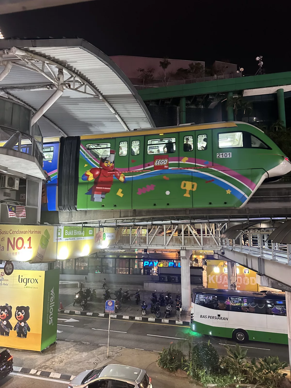Unsere Lieblingsbahn der KL Monorail: die Lego Bahn KL Monorail mit Lego-Motiven