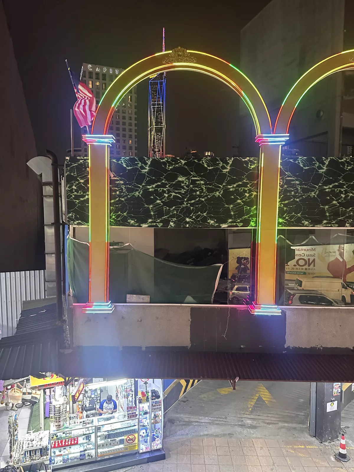 …und Merdekta 118 (679 Meter), von Bukit Bintang aus fotografiert Merdeka 118 in Kuala Lumpur fotografiert von Bukit Bintang aus