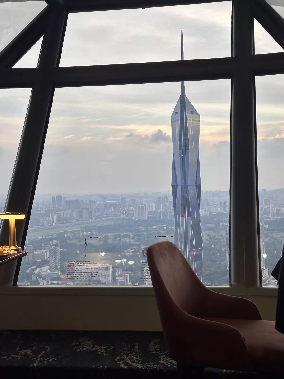 Abendessen mit bester Aussicht Abendessen mit Aussicht, hier auf Merdeka 118