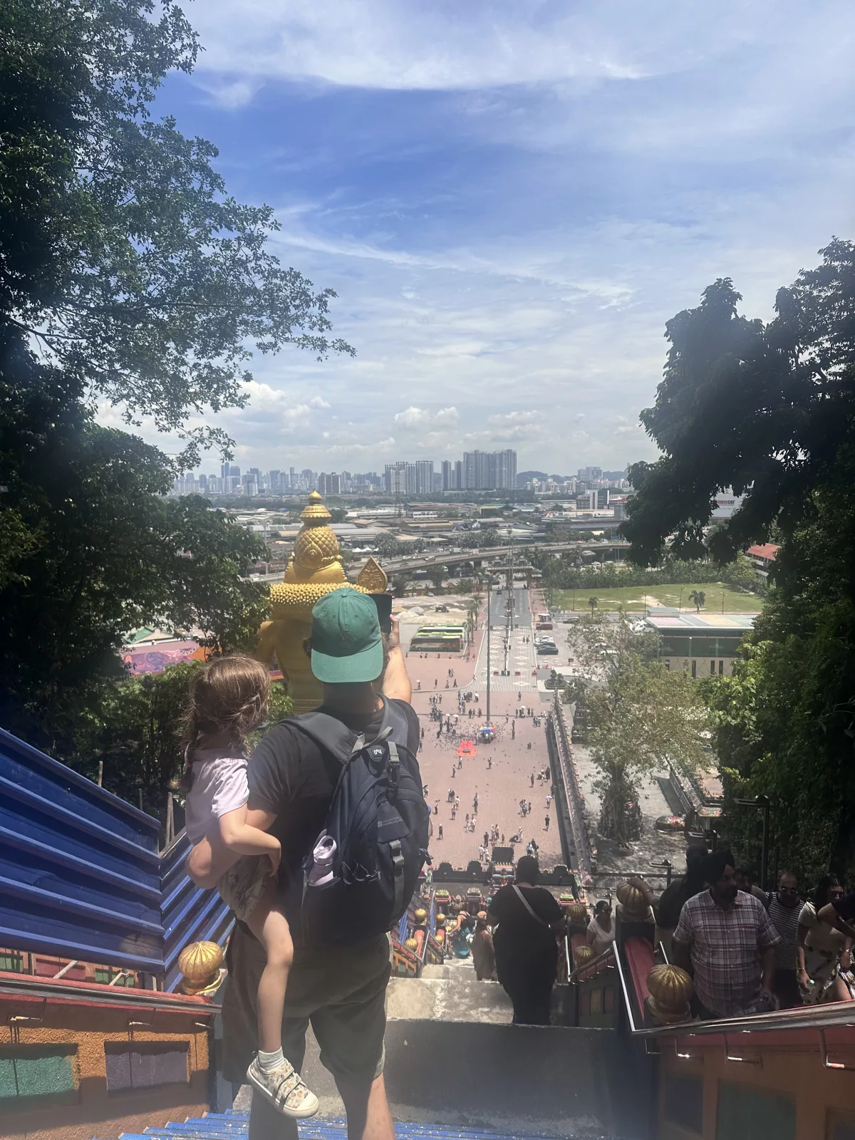 Der Rückweg war wesentlich angenehmer, Aussicht inklusive Aussicht auf Kuala Lumpur von den Treppen zu den Batu Caves