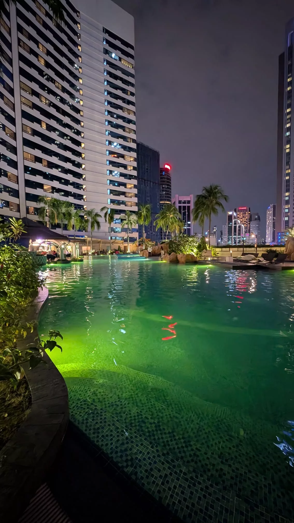 Poolbereich inklusive kleinem Wasserpark für Kinder Pool mit Wasserpark für Kinder im Four Points by Sheraton Kuala Lumpur