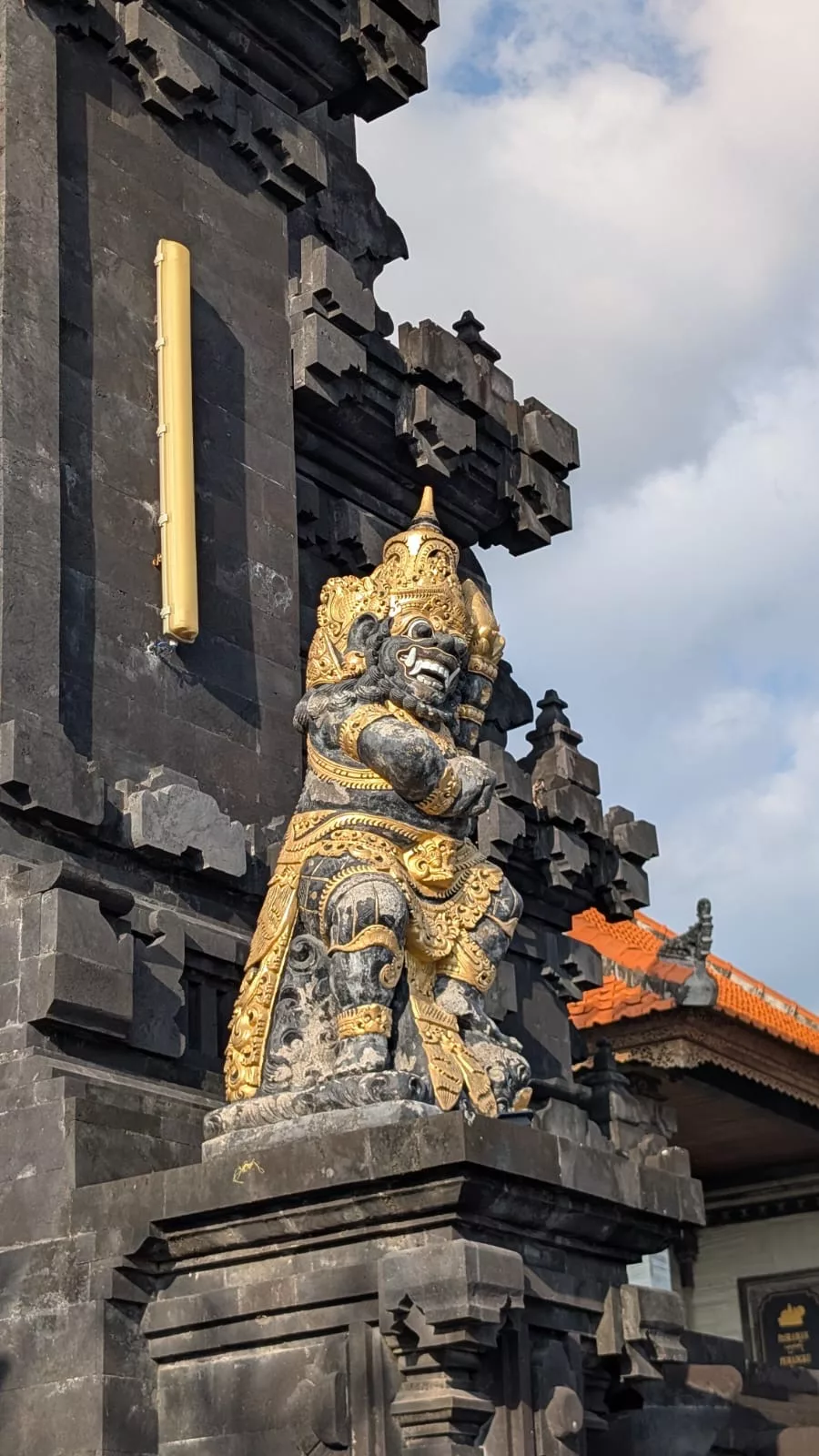 Verzierungen am Tor zur Tempelanlage von Tanah Lot