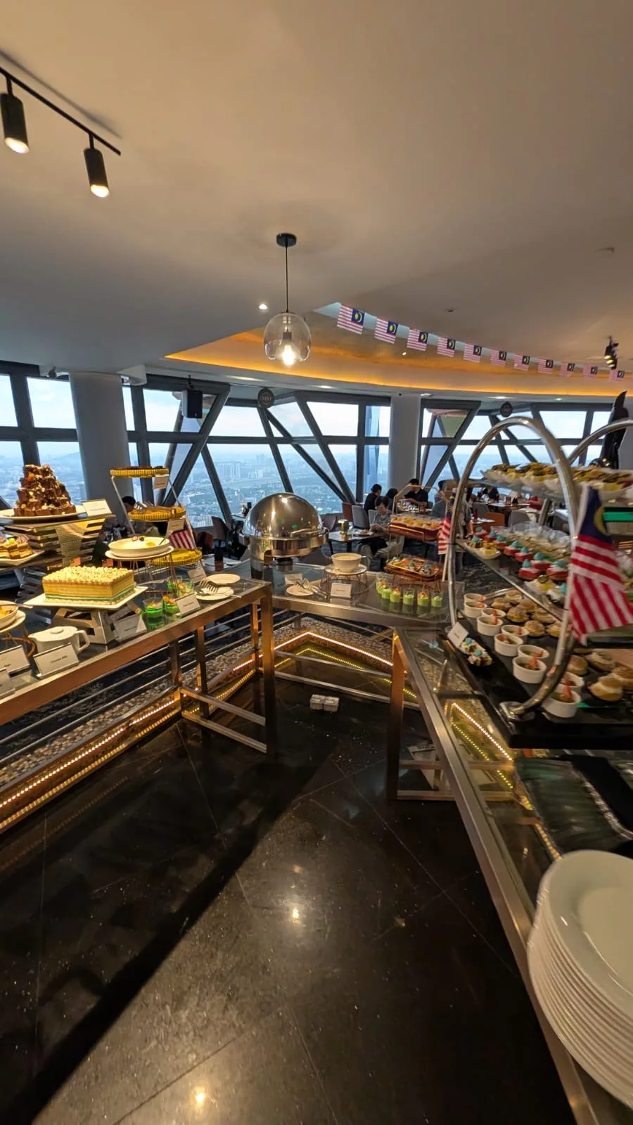 Kleiner Teil des Buffets (Desserts) Kleiner Teil des Buffets (Desserts) im atmosphere 360 Restaurant