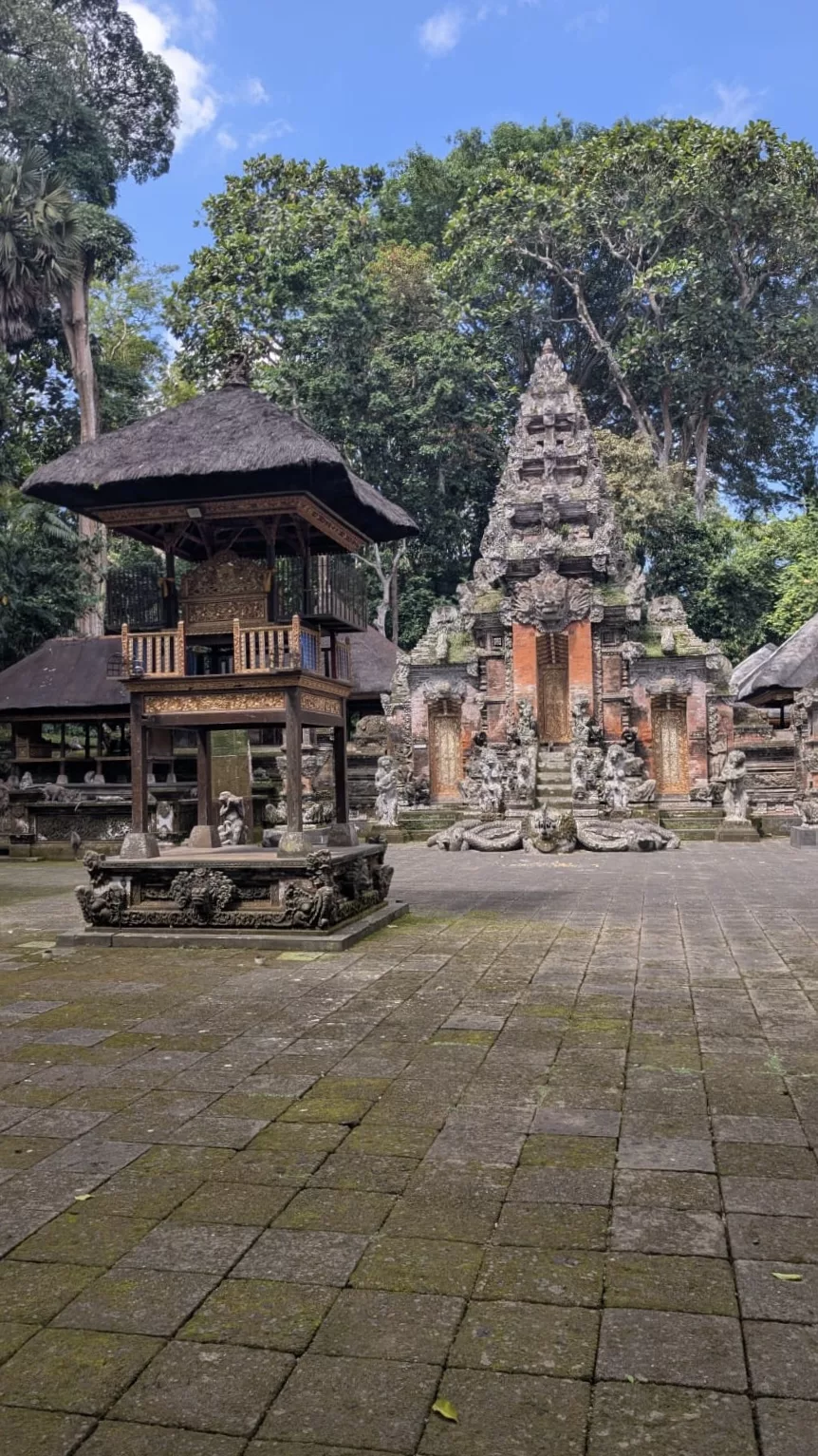Tempel im Affenwald von Ubud auf Bali
