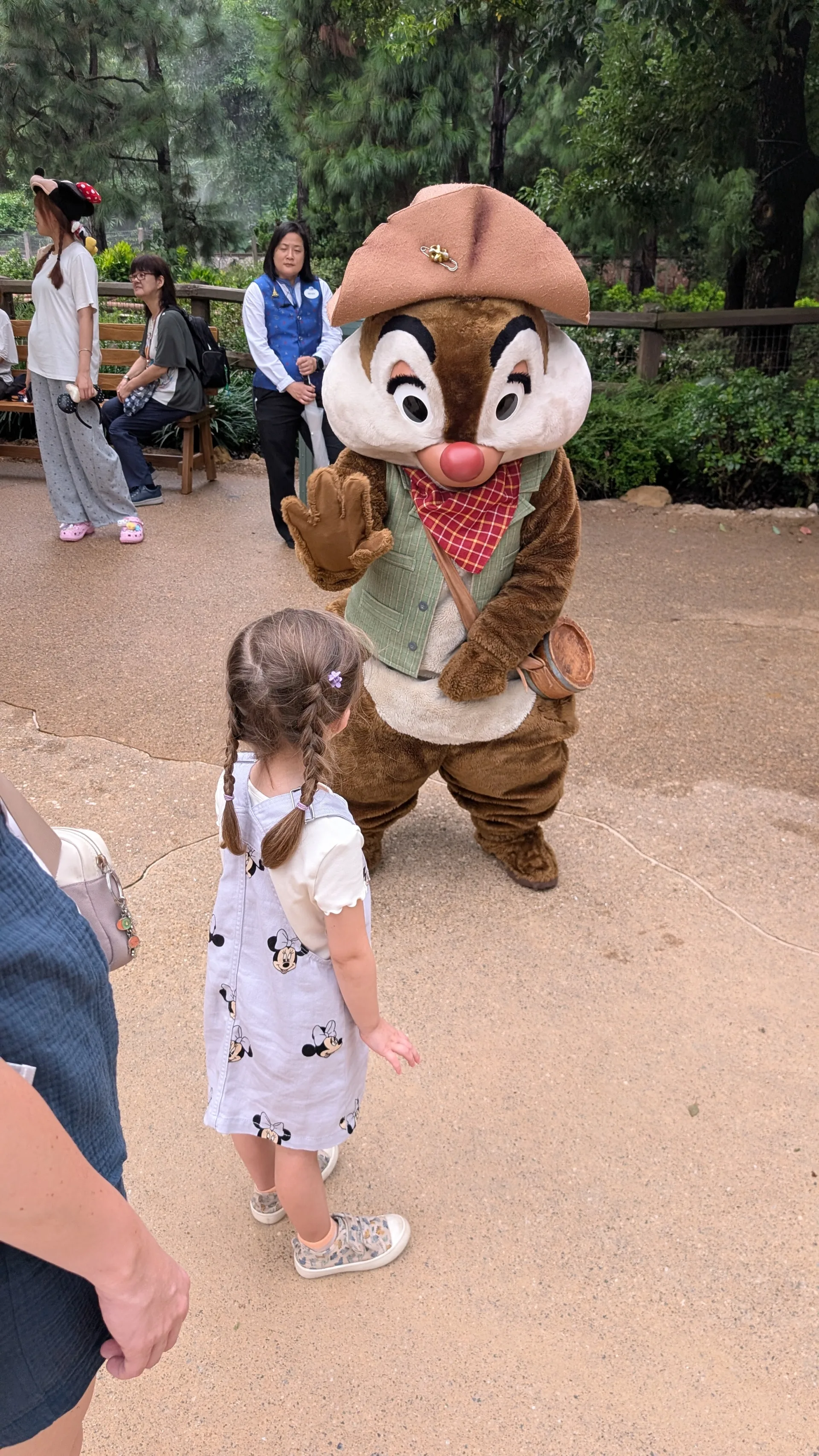 High Five von Chap für unsere Tochter im Disneyland Hongkong