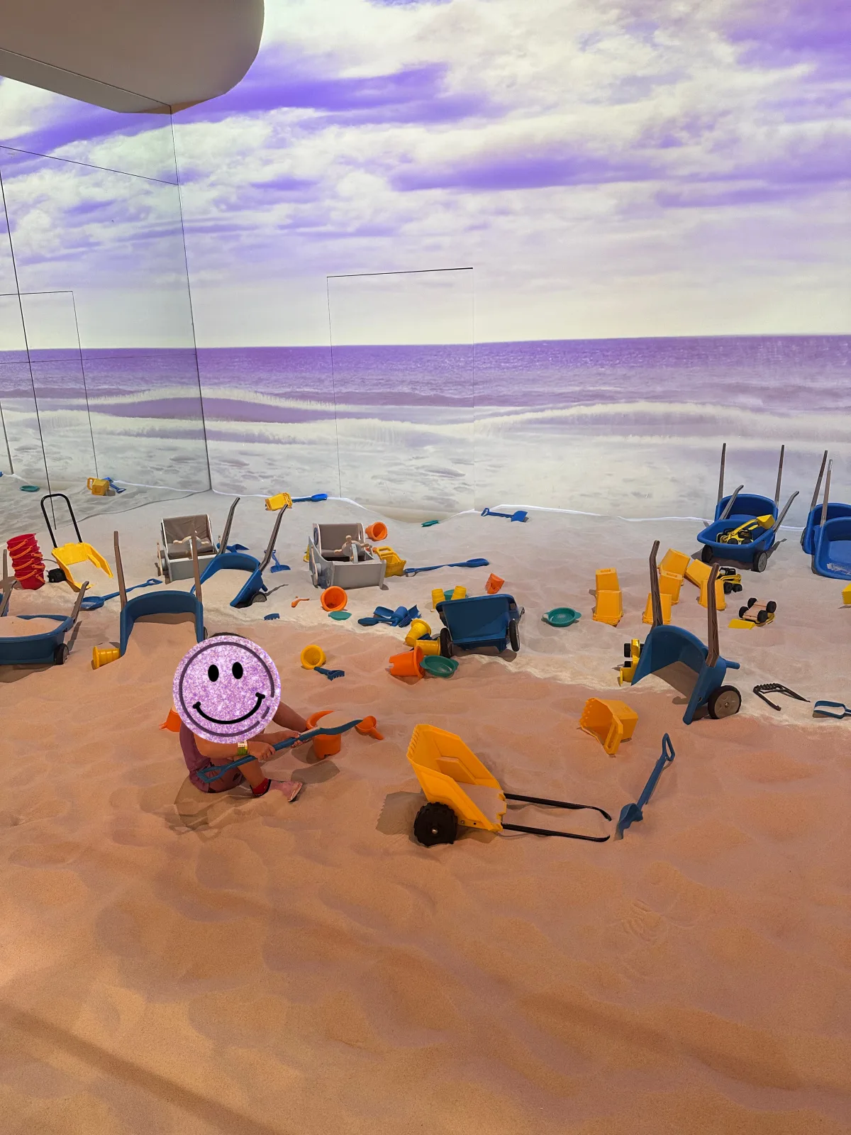 Es gibt sogar einen Indoor-Strand zum Spielen und Buddeln Indoor-Strand für Kinder im Meland Bangkok