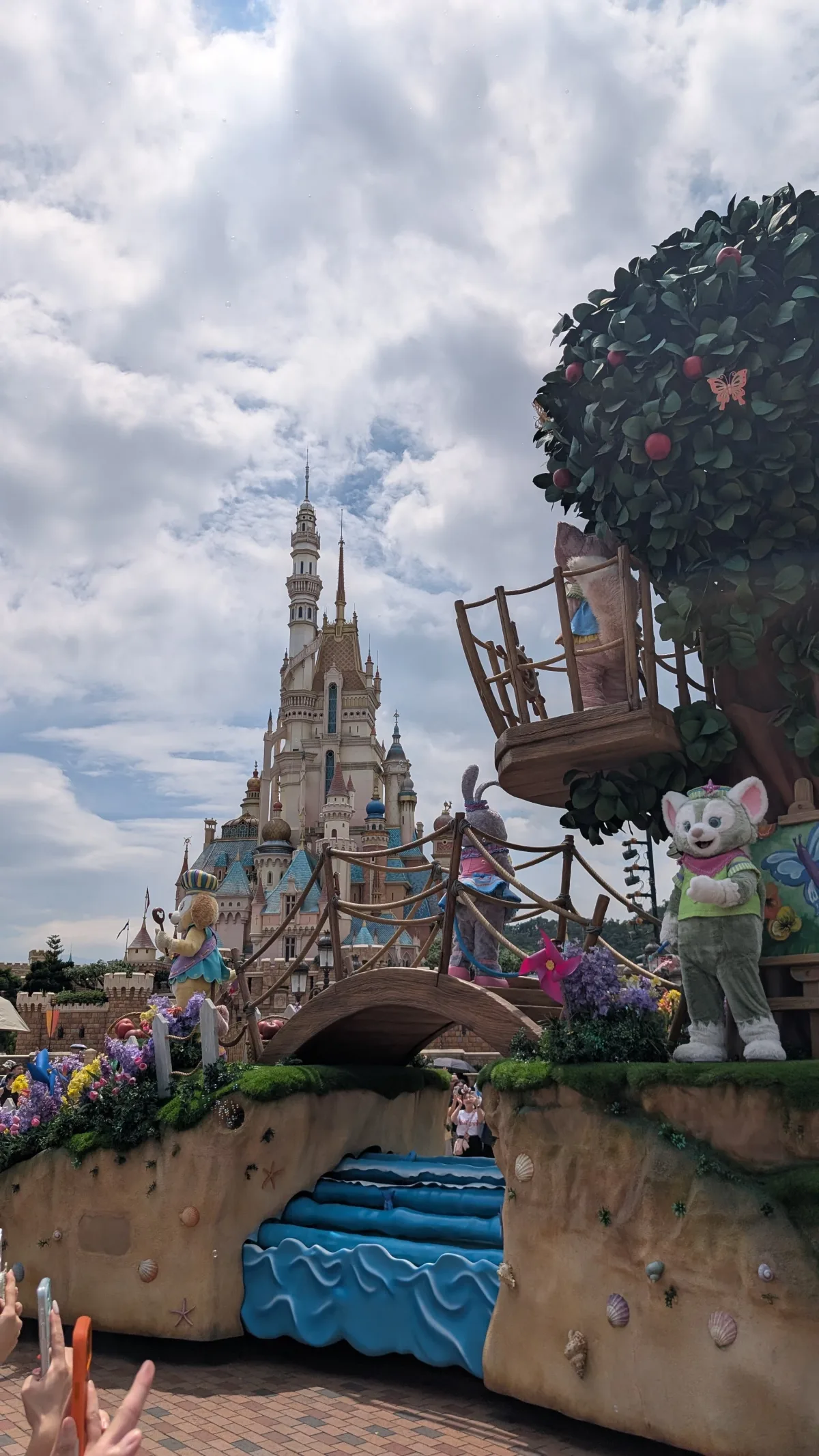 Duffy & Friends vor dem Disneyschloss Duffy & Friends vor dem Disneyschloss