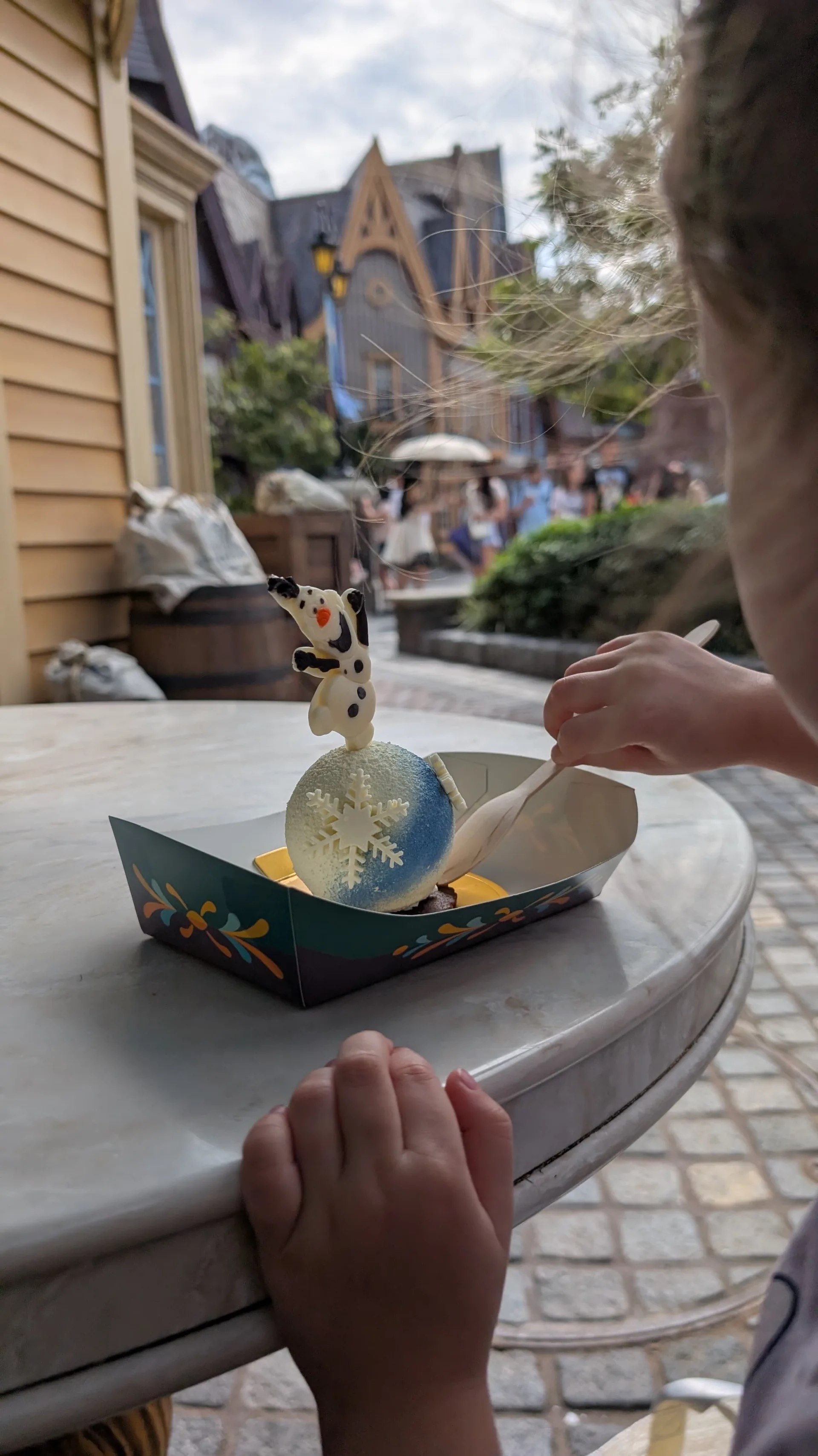 Olaf-Schneeball-Snack im Disneyland Hongkong