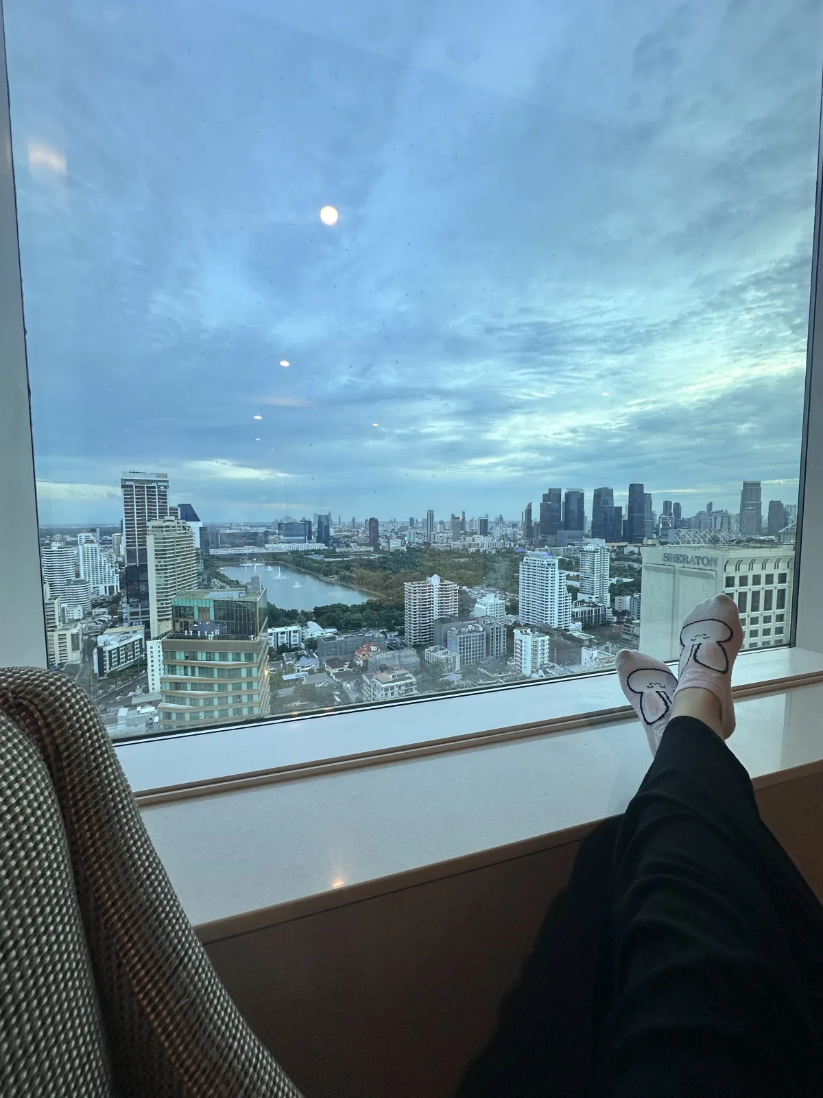 Unsere Aussicht in Richtung Benjakitti Park Aussicht aus dem Hotelzimmer im Grande Centre Point Bangkok
