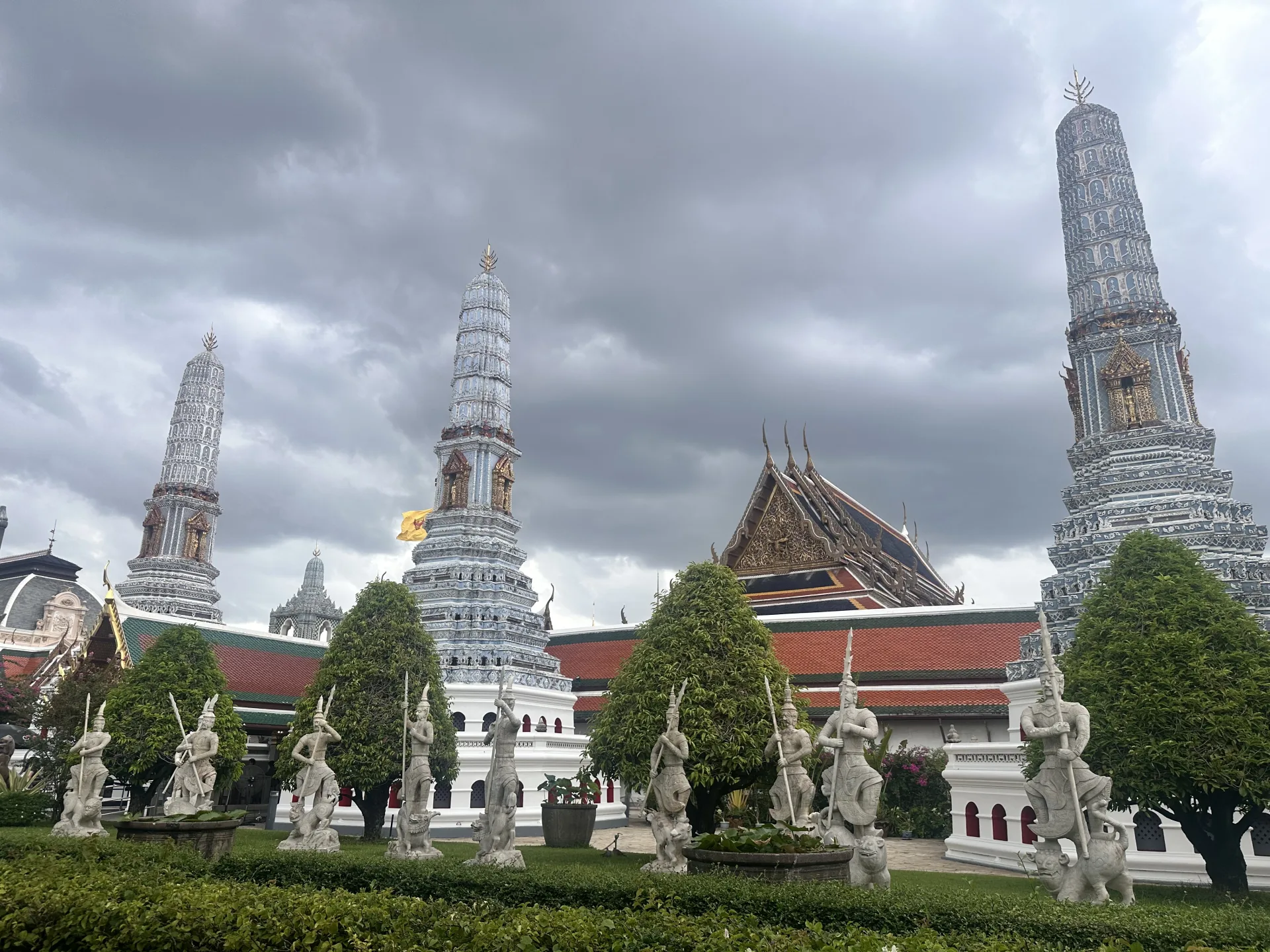 Statuen im großen Palast von Bangkok