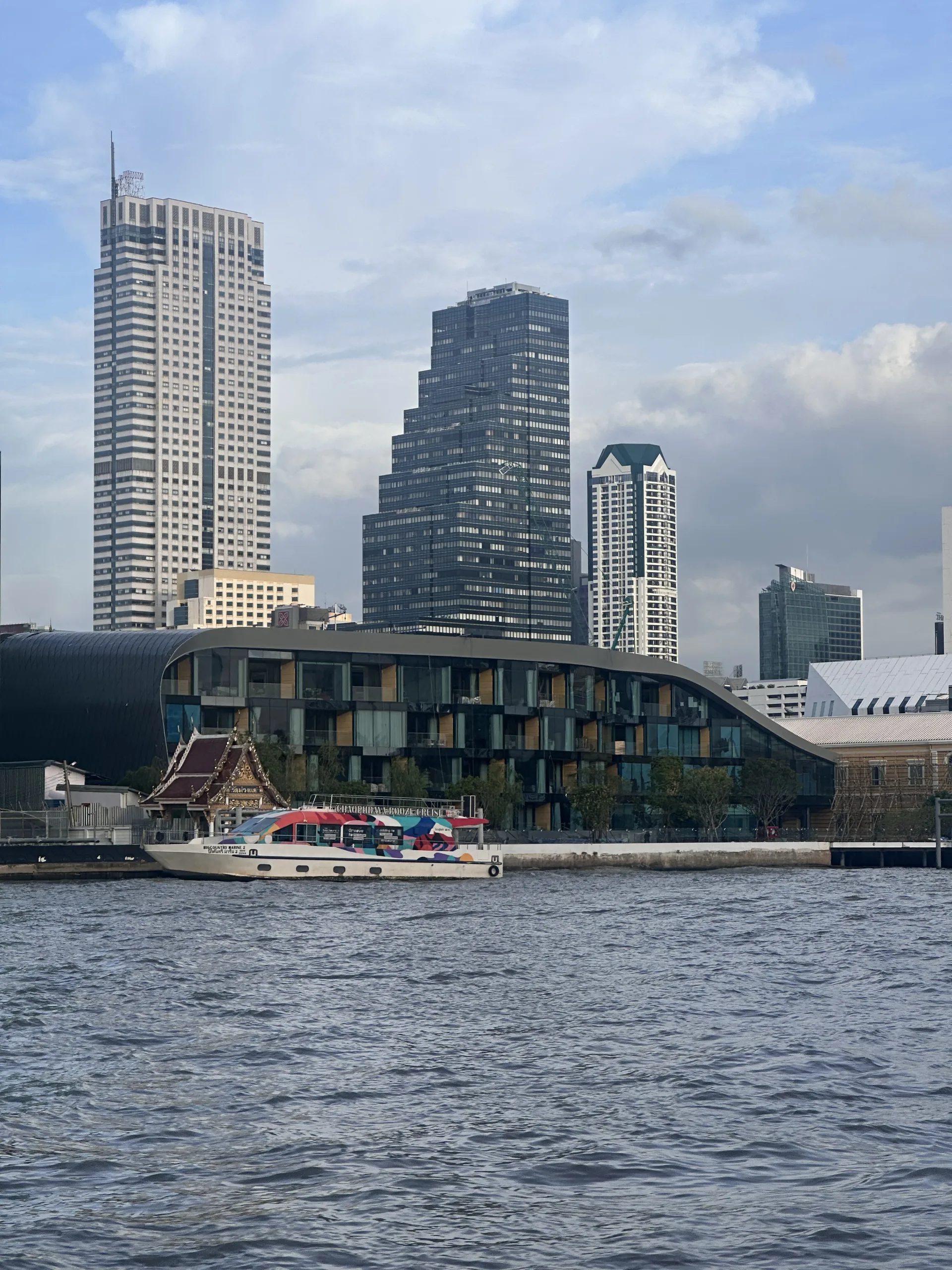 Tradition trifft auf moderne Architektur in Bangkok