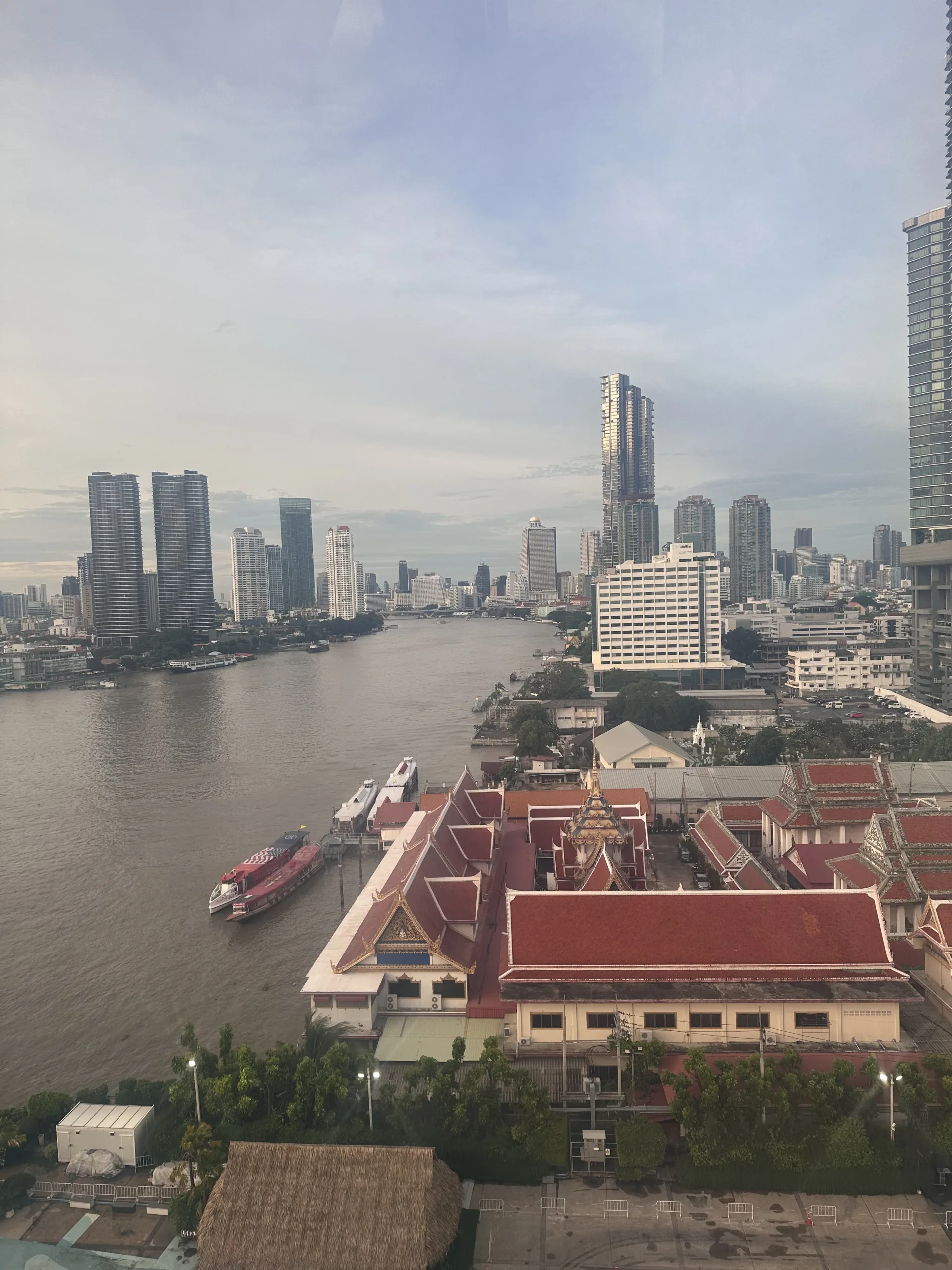 Blick vom Riesenrad an der Asiatique Richtung Chao Phraya River