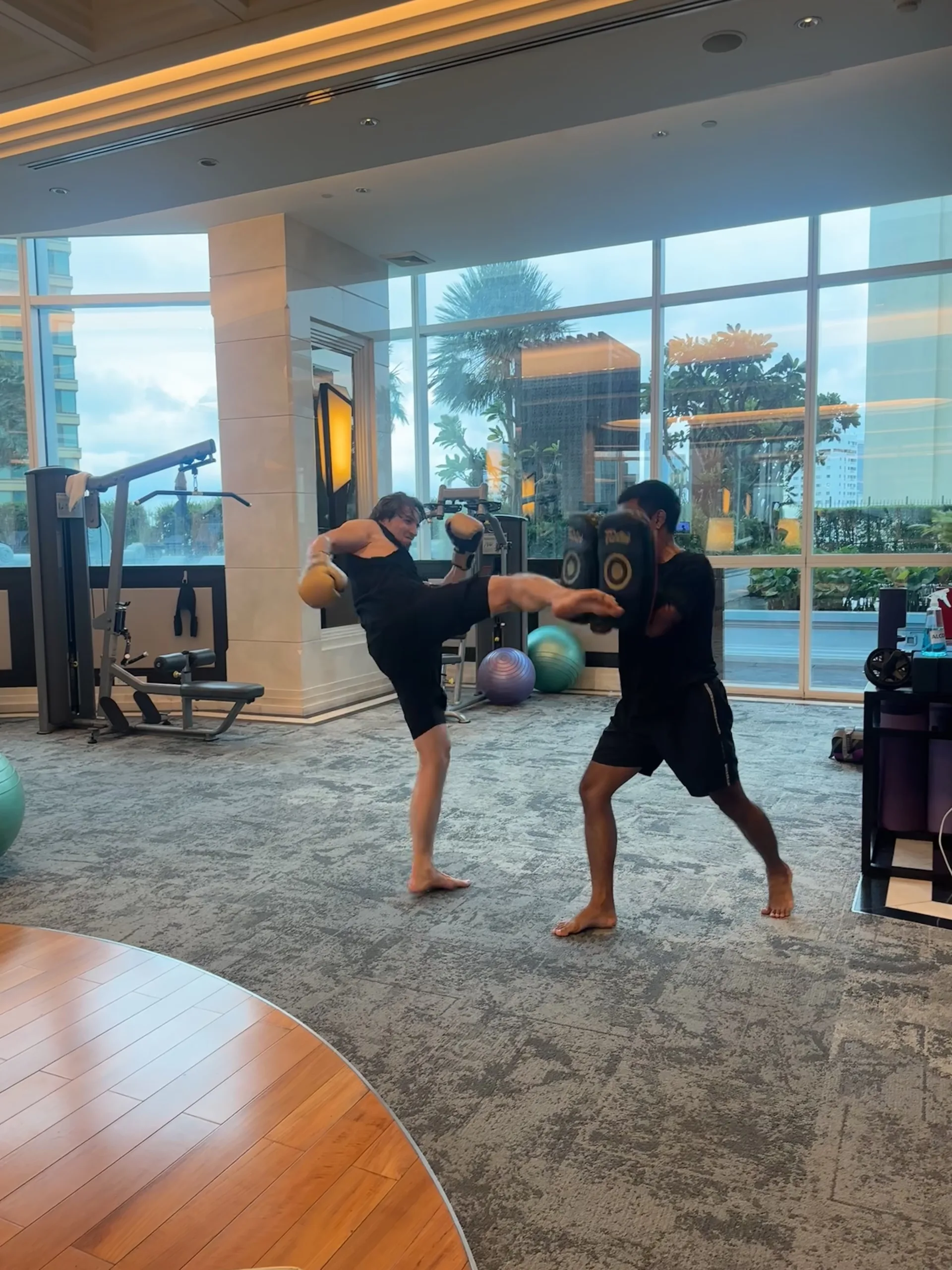 Oli beim Muy Thai Training im Grande Centre Point Hotel Bangkok