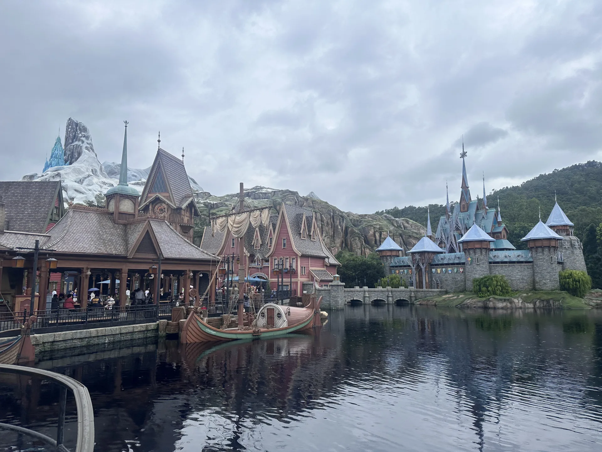 Arendelle bzw. die World of Frozen im Disneyland Hongkong