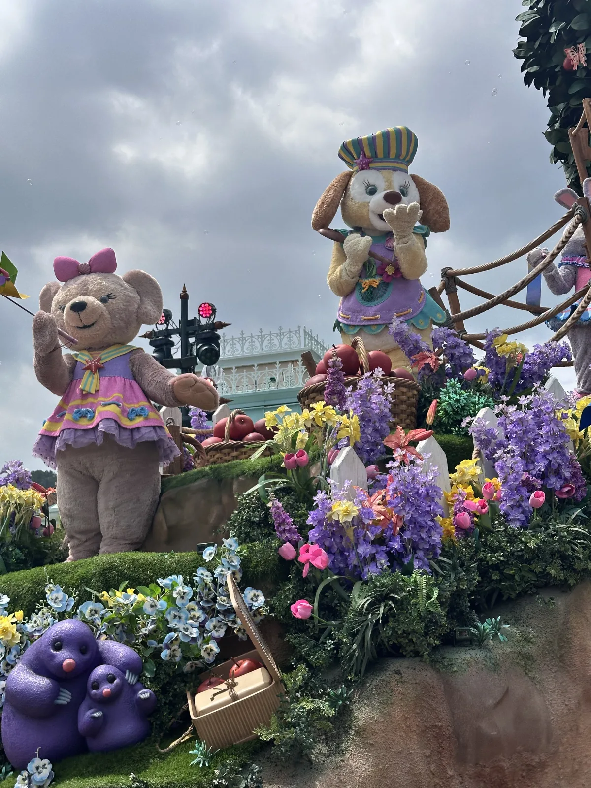 ShellieMay und CookieAnn ShellieMay und CookieAnn bei der Parade im Disneyland