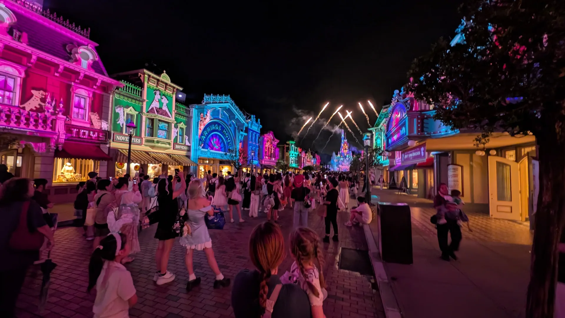 Beste Aussicht auf die Abschlussshow im Disneyland von der Main Street aus