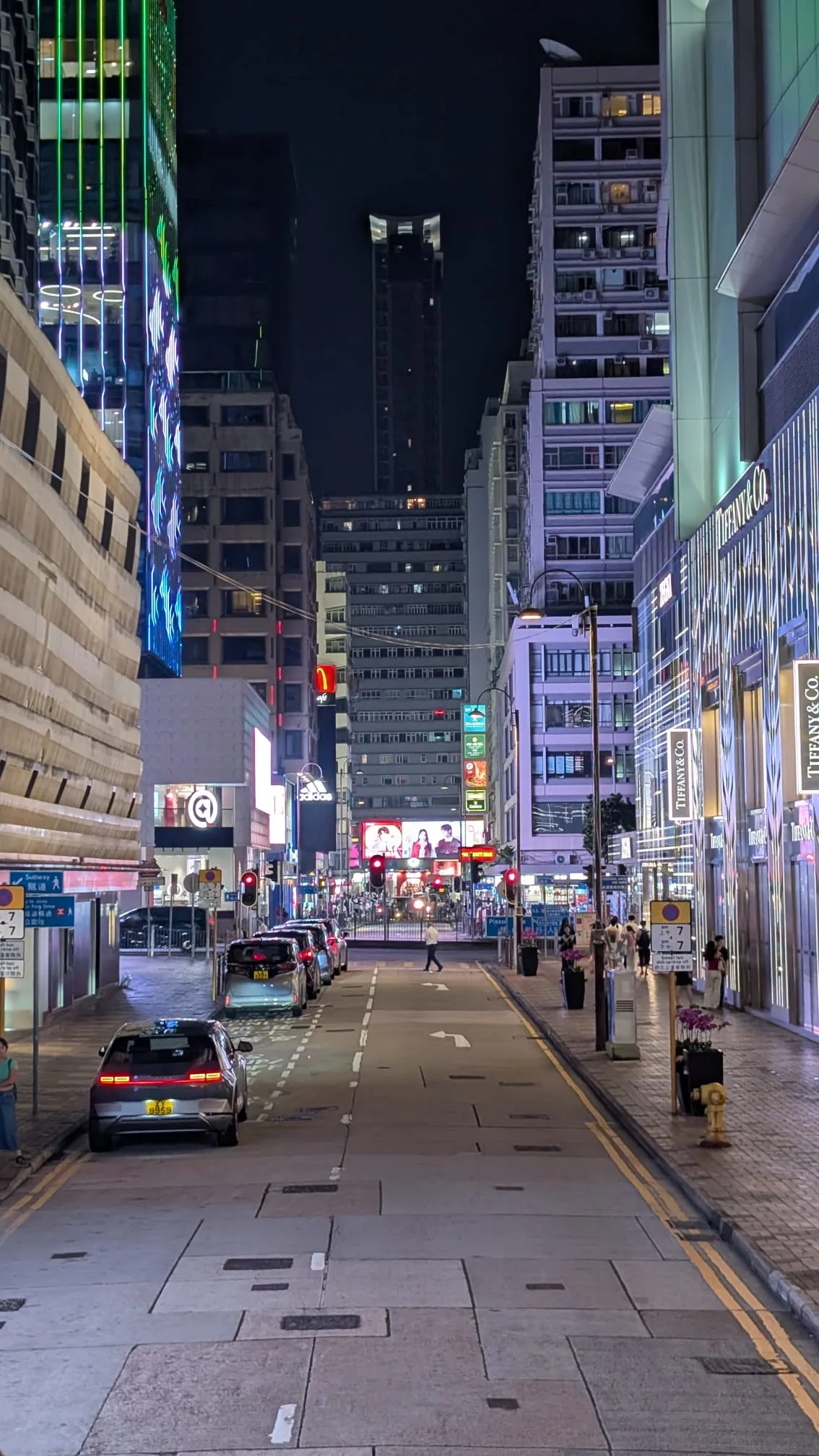 Auch an der Canton Road kamen wir vorbei Blick in die Canton Road, einer Luxus-Einkaufsstraße in Hongkong