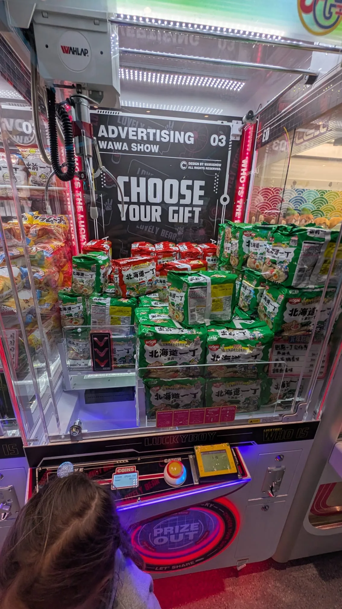 Besonderer Greifautomat: Hier angelst du Instantnudeln Greifautomat zum Angeln von Instantnudeln