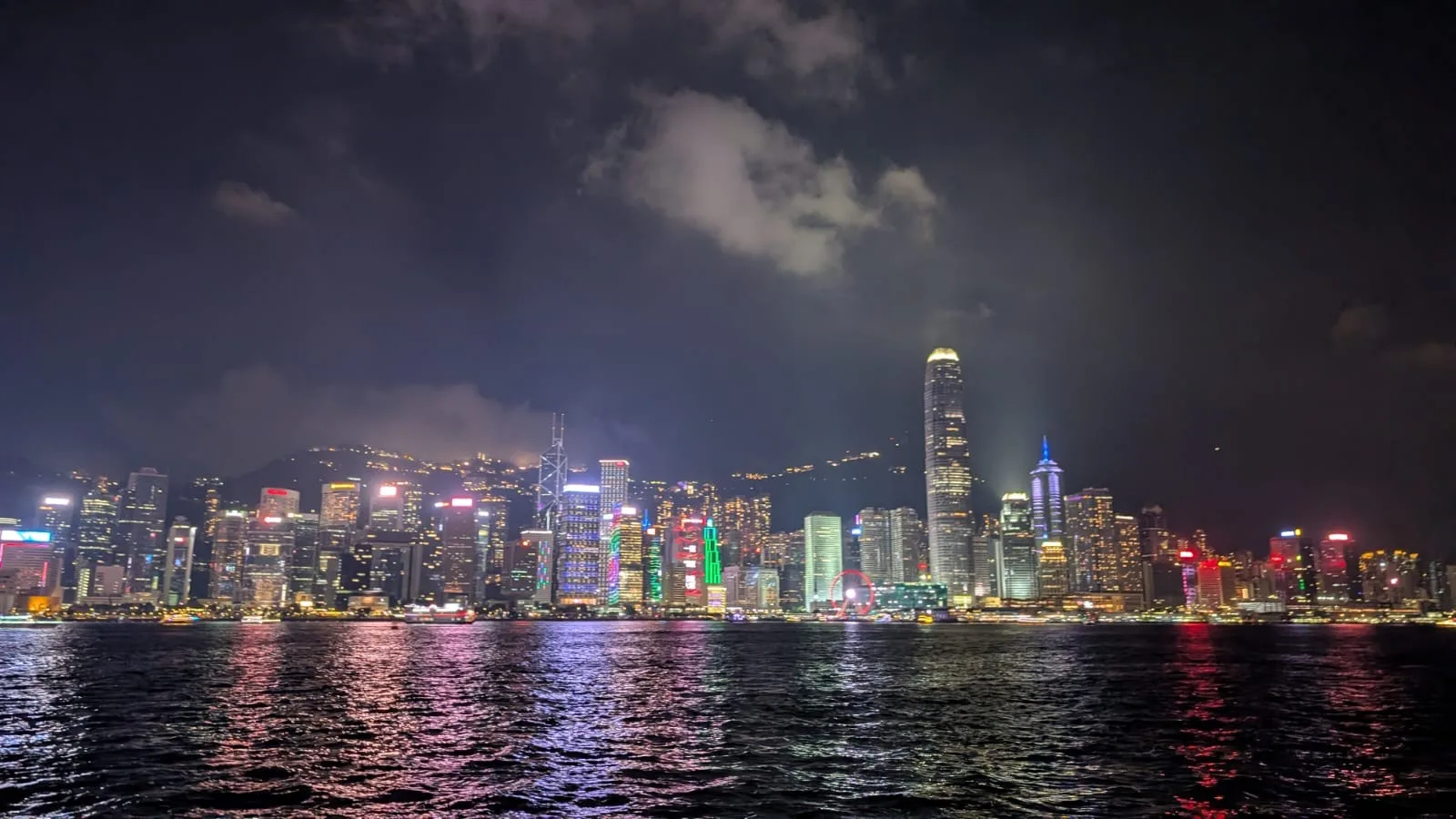 Beleuchtete Skyline von Hongkong Island